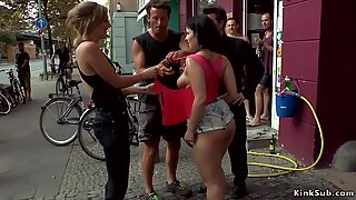 SÂNI MARI SCLAVE Sex în Grup futut în public