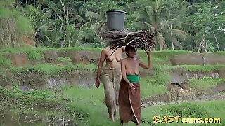 Documentaire - bali. aller topless.
